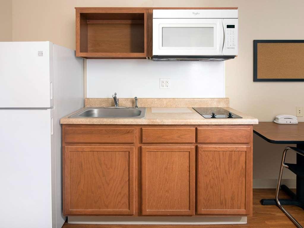 Extended Stay America Select Suites - Wichita - North Chambre photo