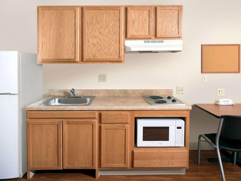 Extended Stay America Select Suites - Wichita - North Chambre photo